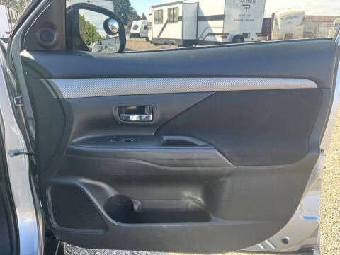 2016 Mitsubishi Outlander SE