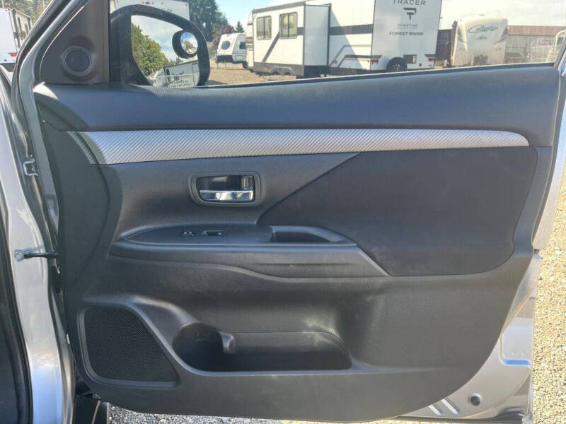 2016 Mitsubishi Outlander SE