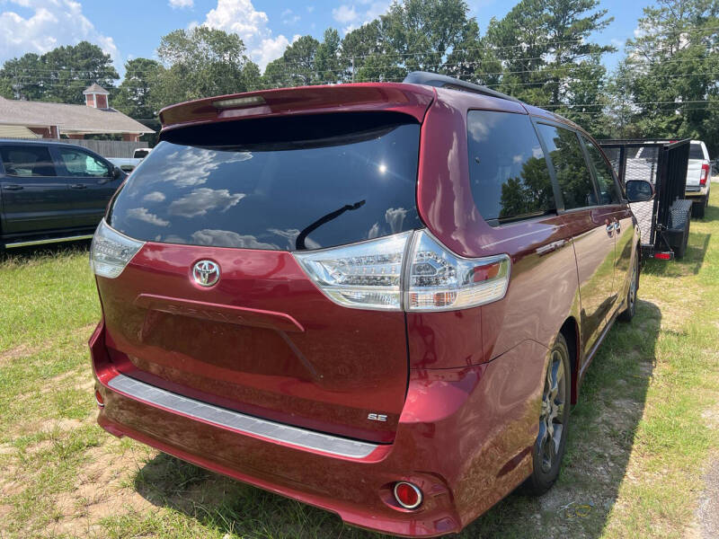 2016 Toyota Sienna SE 8-Passenger