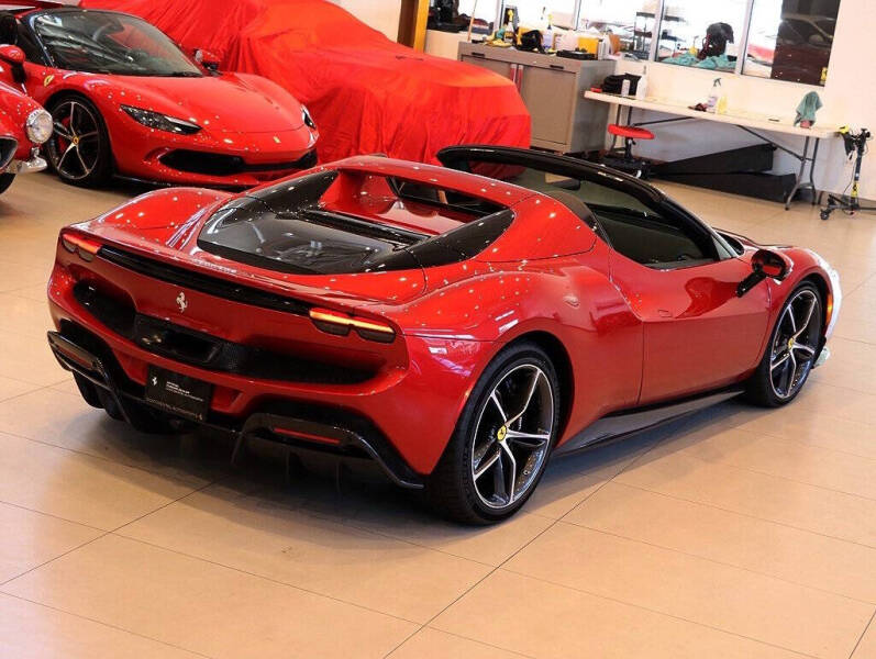 2024 Ferrari 296 GTS