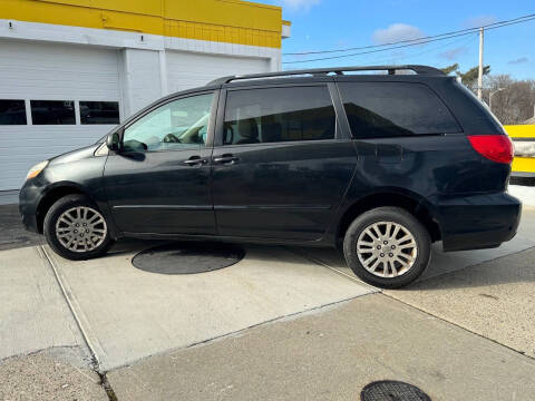 2010 Toyota Sienna LE 7-Passenger