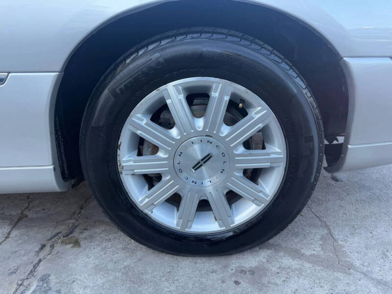 2007 Lincoln Town Car Signature Limited