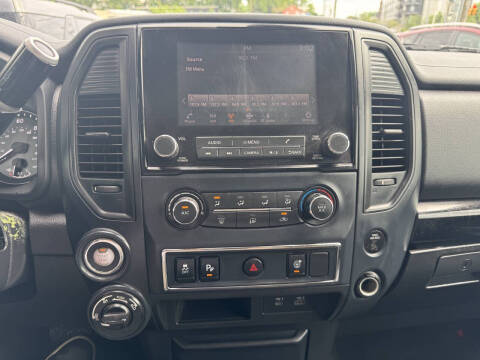 2022 Nissan Titan SV