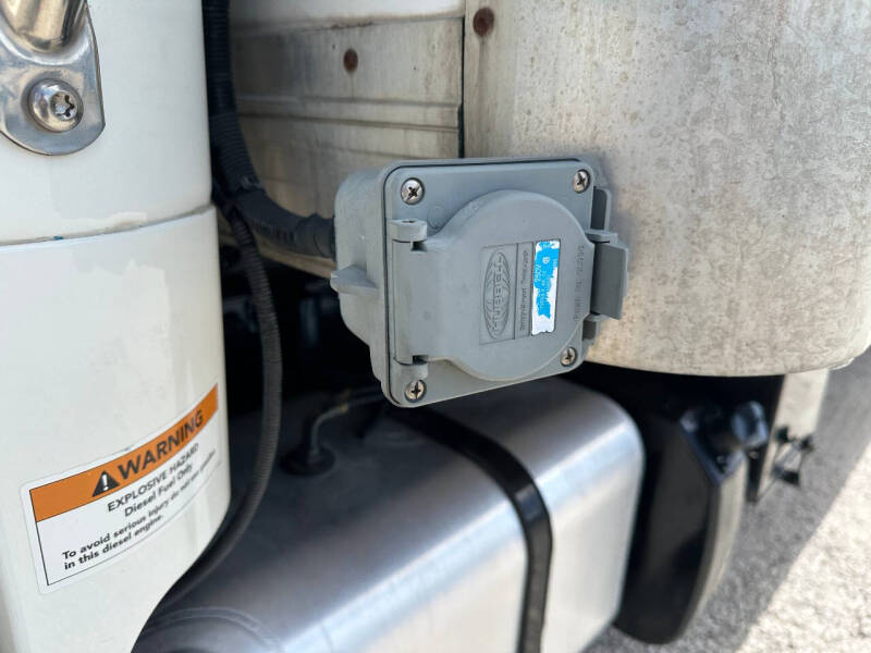 2018 Freightliner M2 106