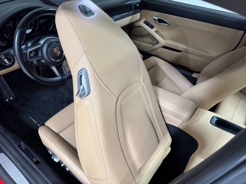 2018 Porsche 911 Carrera