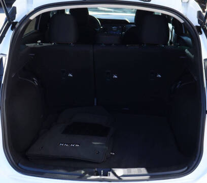 2023 Nissan Kicks SR