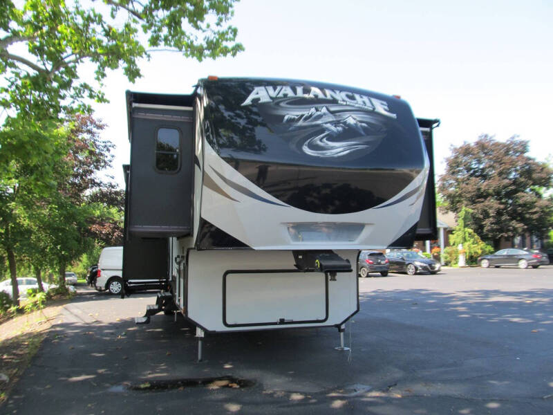 2017 Keystone RV Avalanche