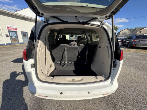 2022 Chrysler Voyager LX