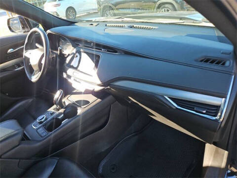 2023 Cadillac XT4 Premium Luxury