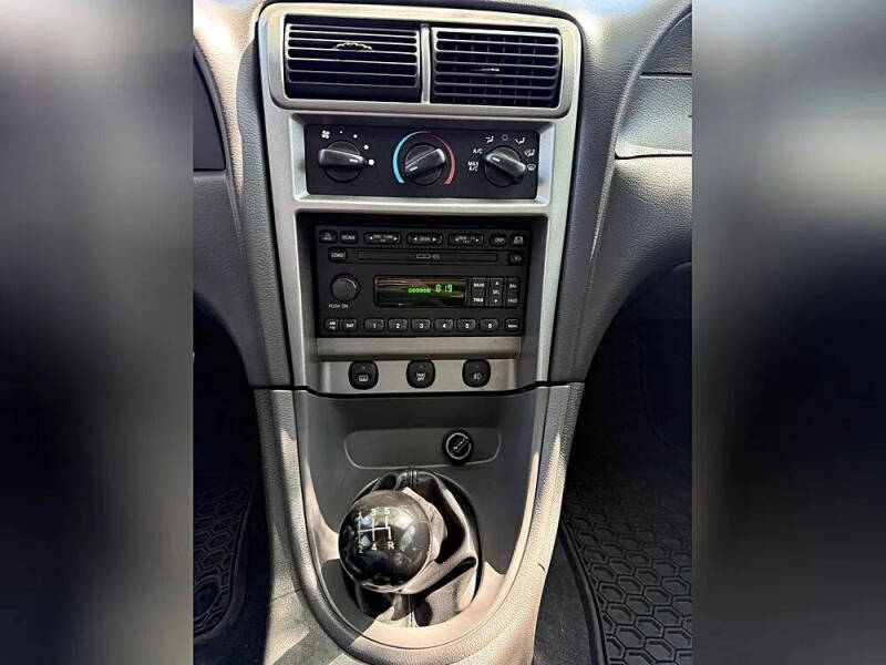 2004 Ford Mustang GT Deluxe