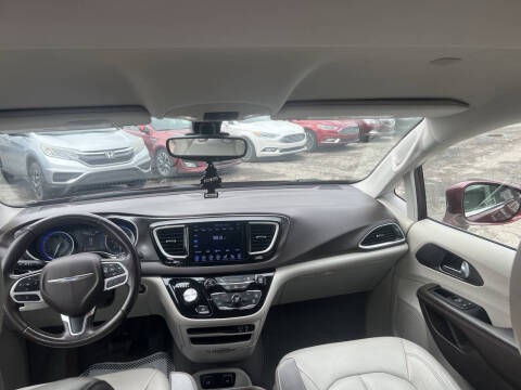 2017 Chrysler Pacifica Touring-L