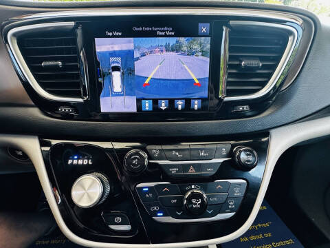 2017 Chrysler Pacifica Touring-L Plus