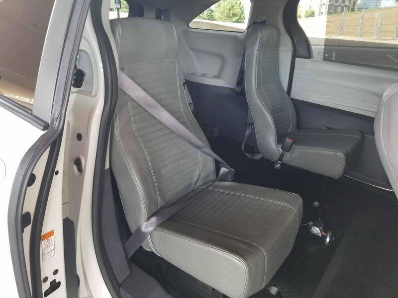 2022 Toyota Sienna LE 8-Passenger