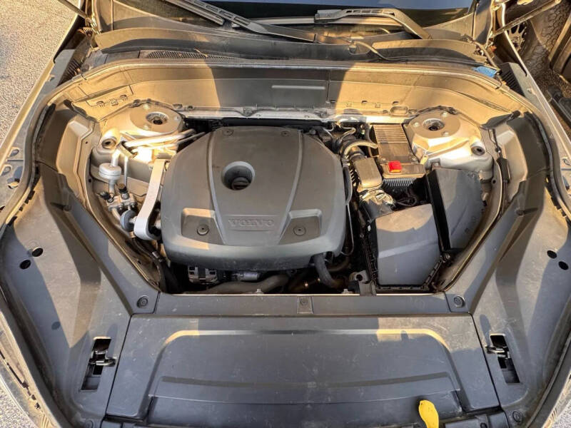 2017 Volvo XC90 T6 Momentum