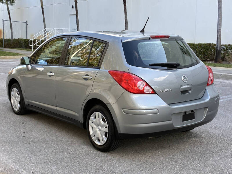 2011 Nissan Versa 1.8 S