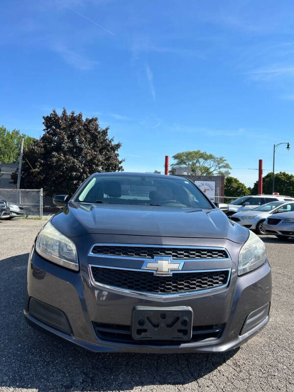 2013 Chevrolet Malibu 1LS photo 3