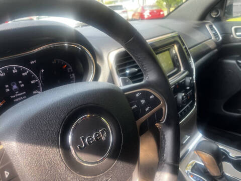 2017 Jeep Grand Cherokee Laredo