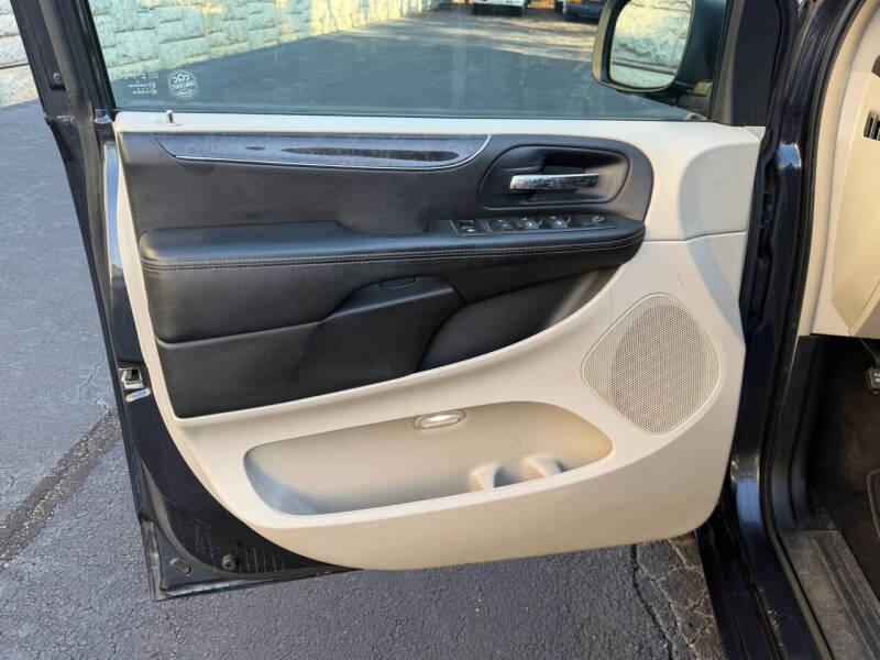 2014 Chrysler Town and Country Touring