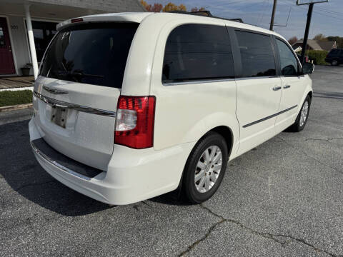 2011 Chrysler Town and Country Touring-L