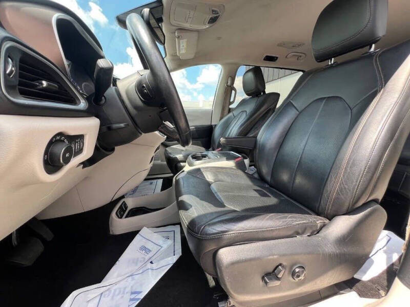 2017 Chrysler Pacifica Touring-L Plus