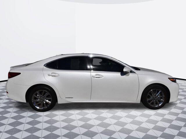 2016 Lexus ES 300h