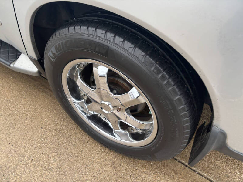 2005 Nissan Armada LE