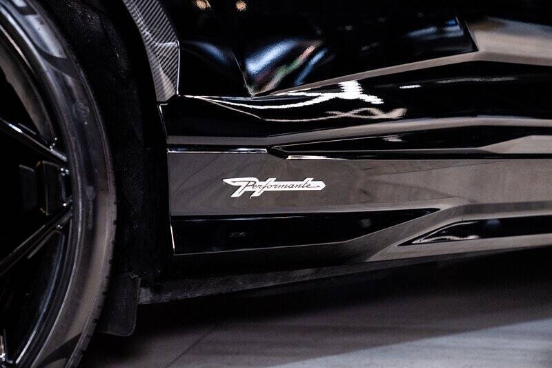 2023 Lamborghini Urus Performante