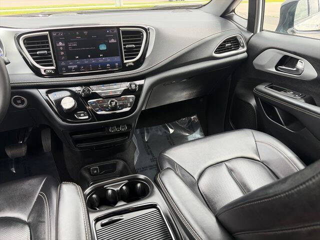 2024 Chrysler Pacifica Plug-In Hybrid Select
