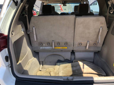 2004 Toyota Sienna LE 7 Passenger
