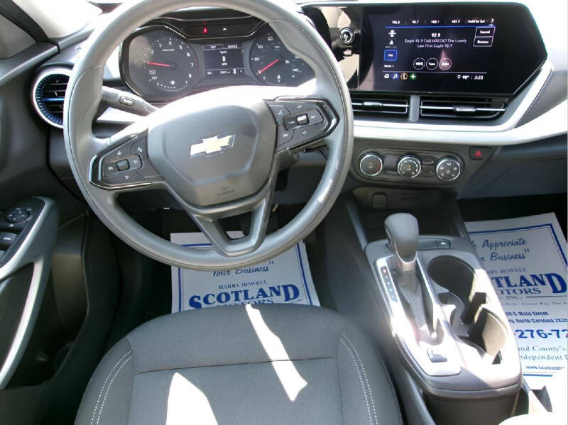 2025 Chevrolet Trax LS