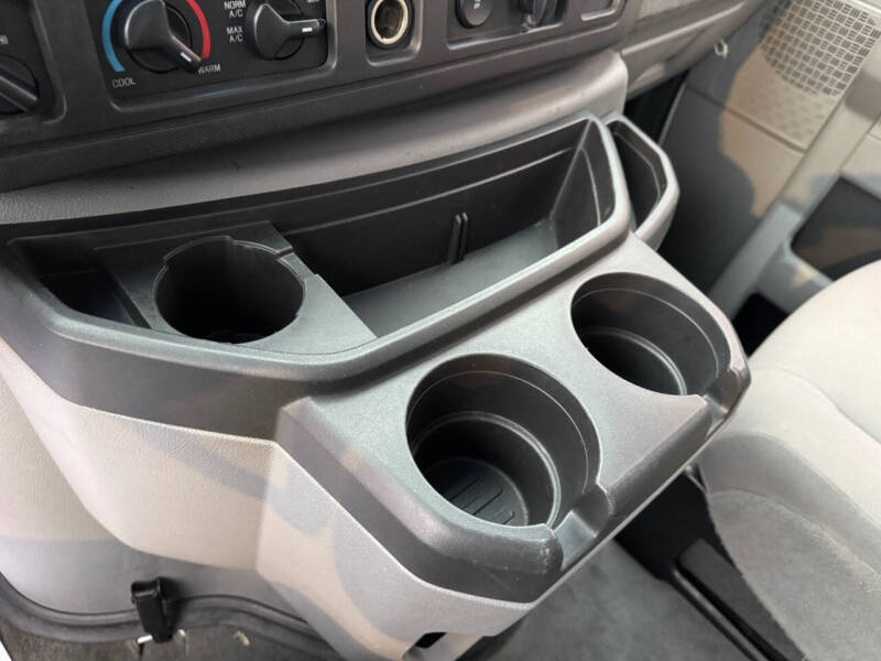 2012 Ford E-Series E-150 XLT