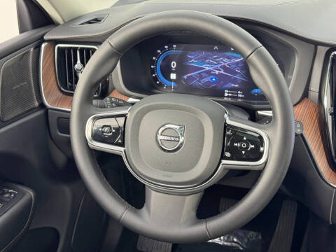 2024 Volvo XC60 Recharge T8 Ultimate Dark Theme