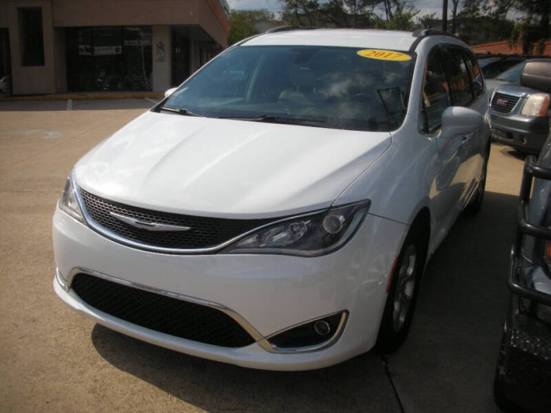 2017 Chrysler Pacifica Touring-L Plus