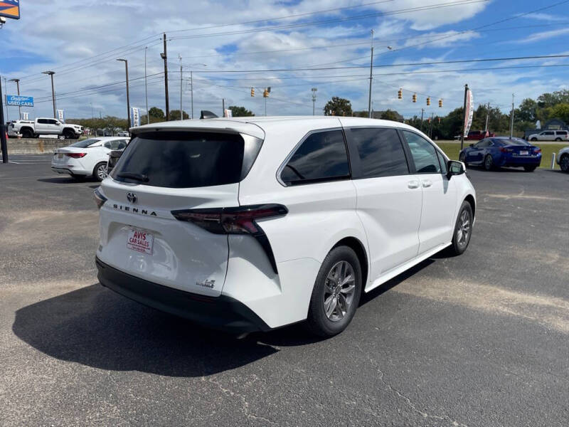 2024 Toyota Sienna LE 8-Passenger