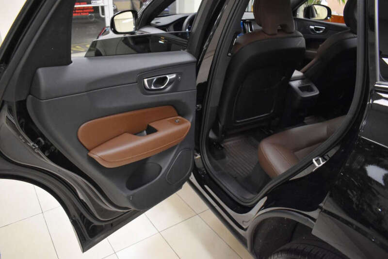 2024 Volvo XC60 B5 Plus Dark Theme