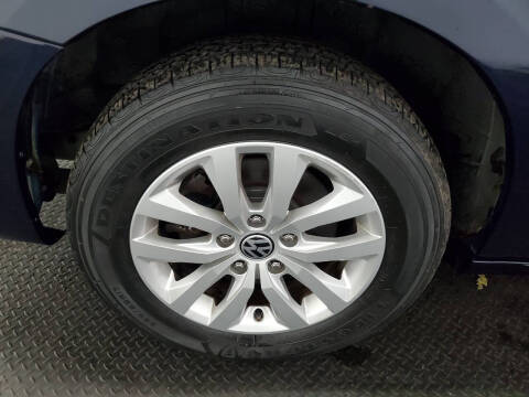 2014 Volkswagen Routan SE