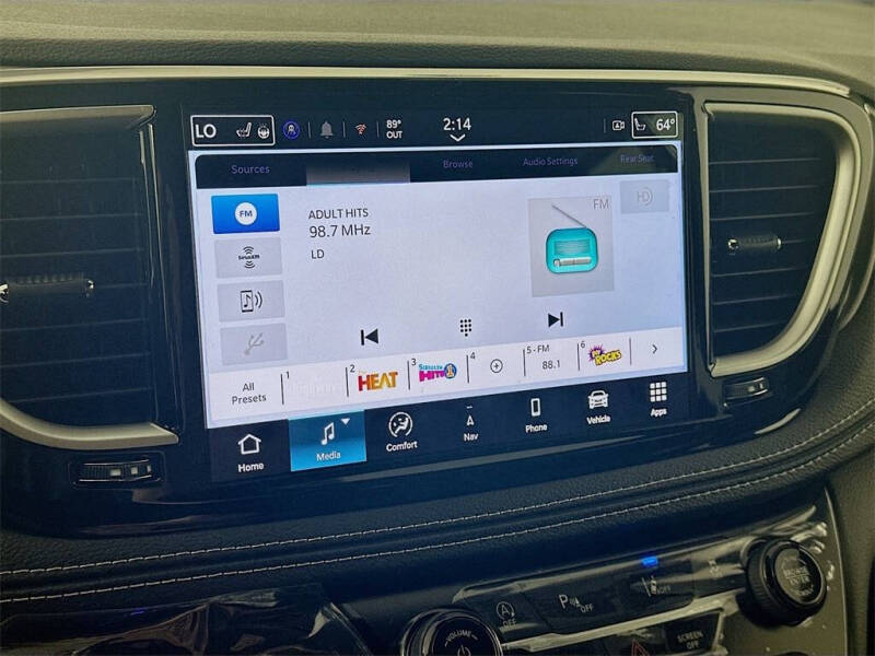 2025 Chrysler Pacifica Select