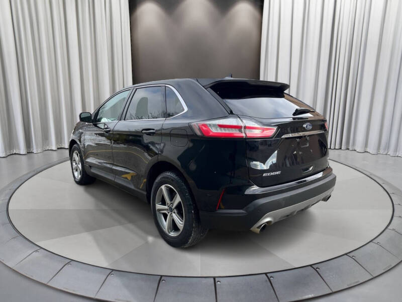 2019 Ford Edge SEL photo 5