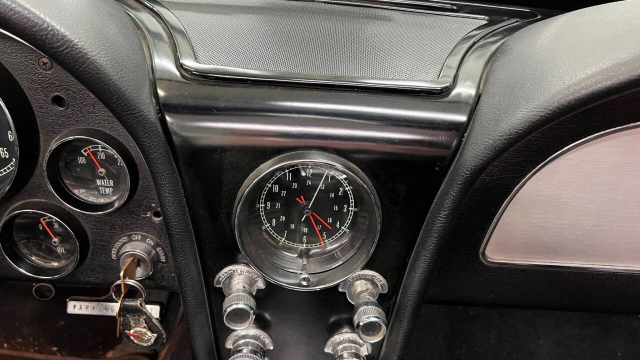 1966 Chevrolet Corvette 26