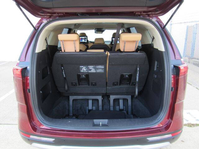 2023 Kia Carnival LX