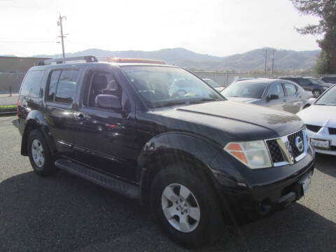 2005 Nissan Pathfinder LE
