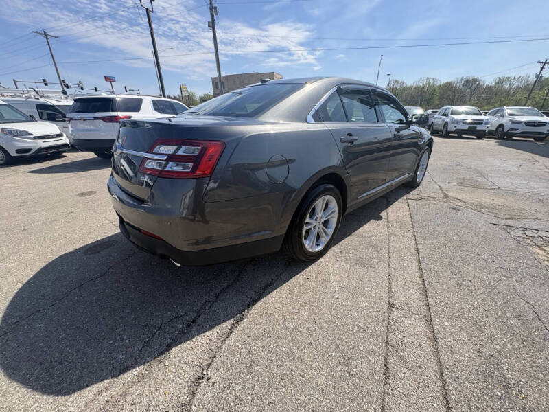2017 Ford Taurus SEL