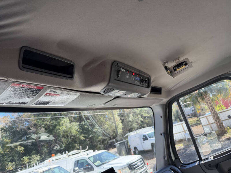 2014 Freightliner M2 106