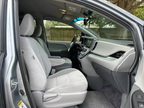 2015 Toyota Sienna LE Mobility 7-Passenger