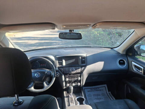 2017 Nissan Pathfinder SV