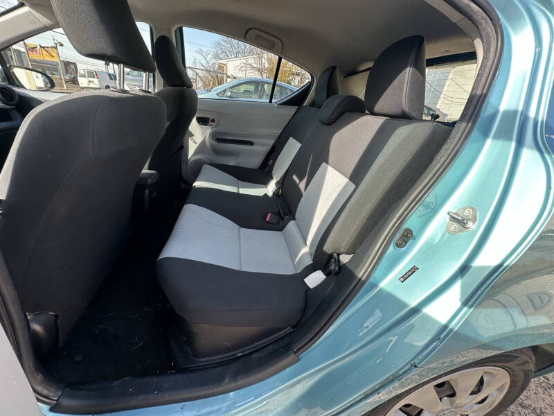 2012 Toyota Prius c Three