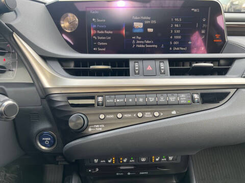 2019 Lexus ES 300h