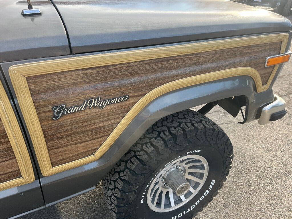 1989 Jeep Grand Wagoneer 52