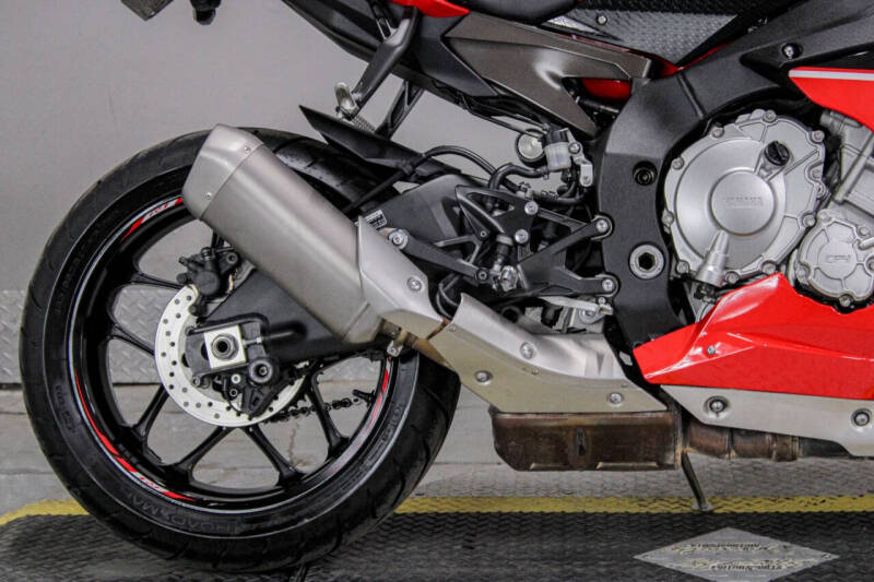 2015 Yamaha YZF-R1