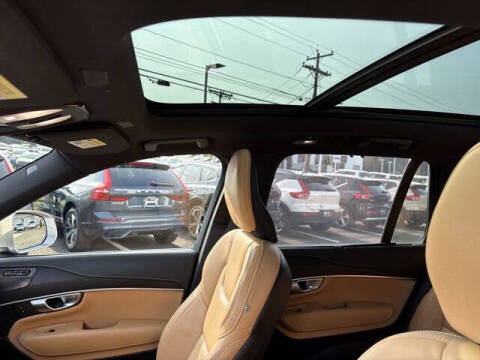 2024 Volvo XC90 Recharge T8 Ultimate Bright Theme 7P